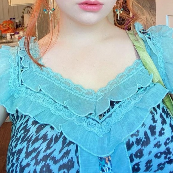 American Rag Cie cheetah print sleeveless blouse - Picture 2 of 3